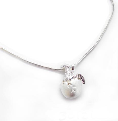 301263 Silver Hatching Sea Turtle Necklace